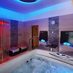 Nikolas 3* اوسترافا