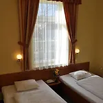 Hotell Nikolas 3*