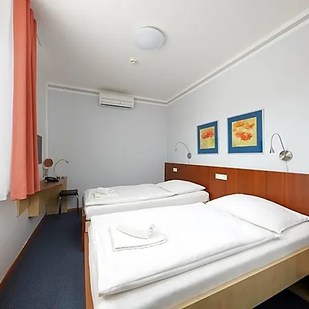 Hotel Nikolas 3*