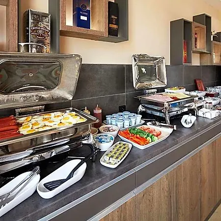 Hotel Nikolas 3*